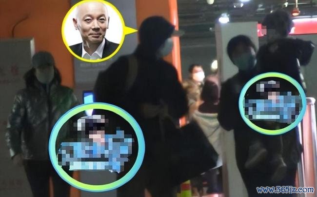 葛优自驾带女儿出门吃饭 温馨画面曝光