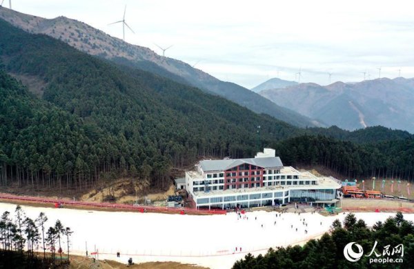 体育游戏app平台该滑雪场占地500亩-开云「中国」官方网站 登录入口