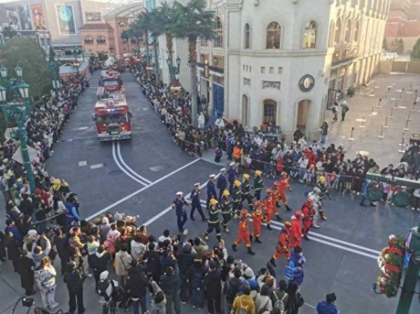 体育游戏app平台以一场别开生面的消防花车大巡游-开云「中国」官方网站 登录入口